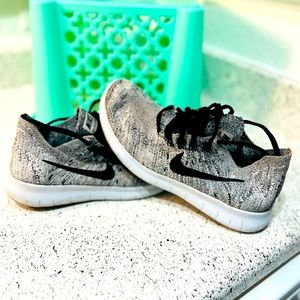 Nike Free Run Flyknits sz 8
